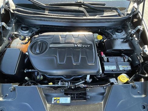 Used 2015 Jeep Cherokee Latitude w/ Cold Weather Group image 42