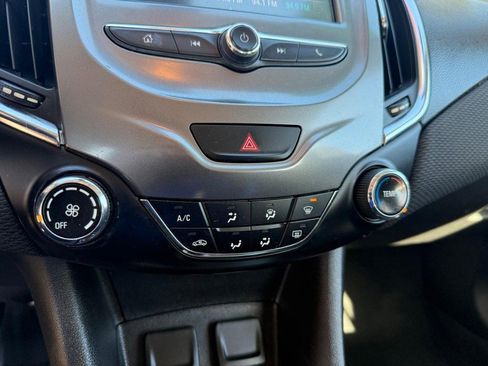 Used 2017 Chevrolet Cruze LT image 27