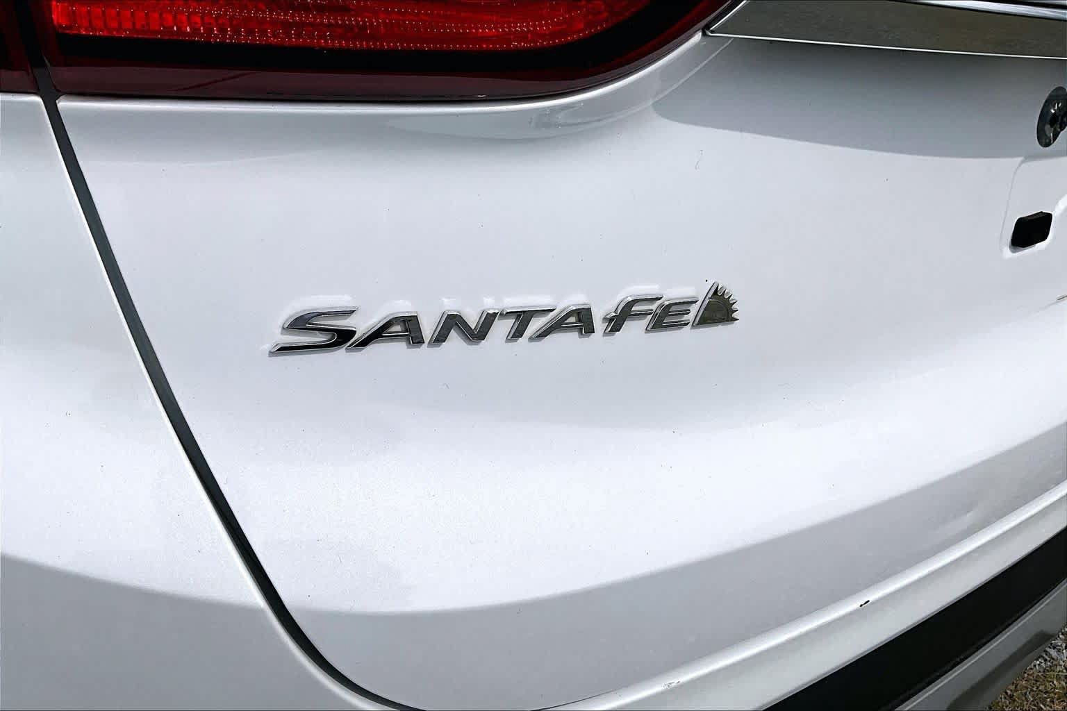 Used 2019 Hyundai Santa Fe SEL FWD image 9