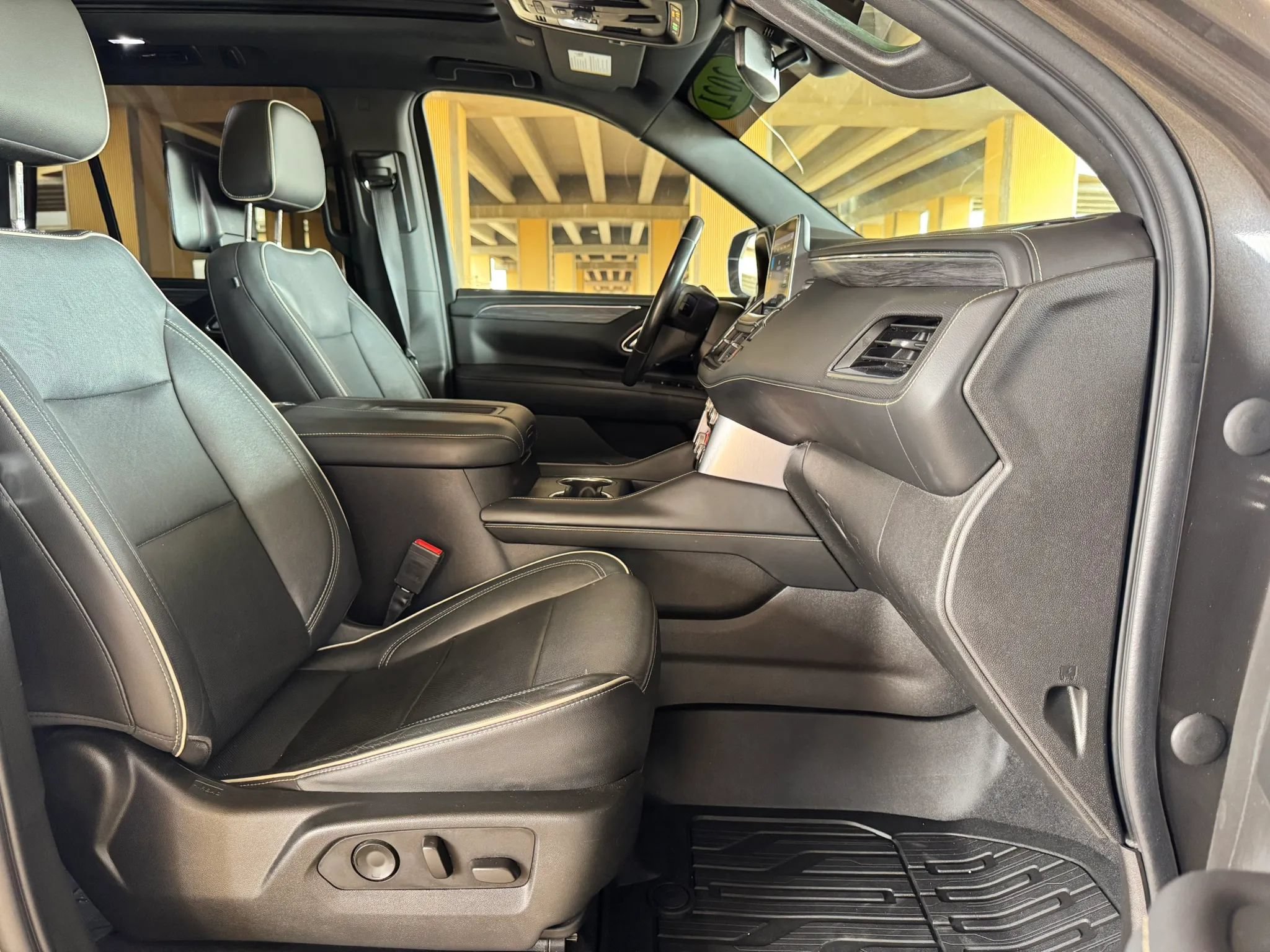 Used 2021 GMC Yukon SLT w/ SLT Luxury Plus Package AWD/4WD image 31