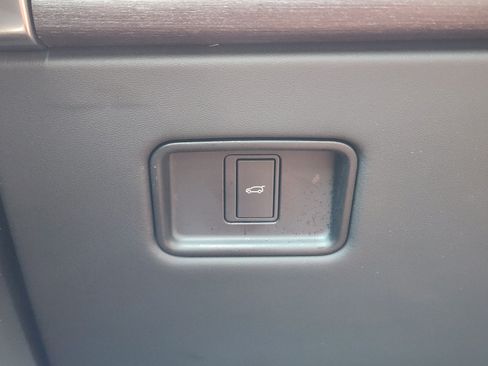 Certified 2025 Land Rover Range Rover SV AWD/4WD image 16