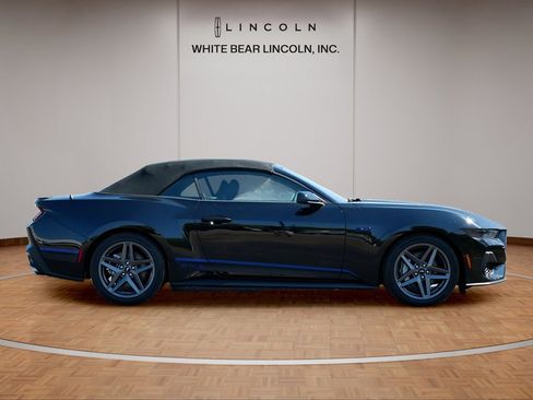 Used 2025 Ford Mustang GT Premium image 4