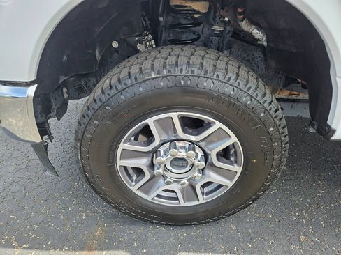 Used 2025 Ford F250 XLT w/ FX4 Off-Road Package AWD/4WD image 9