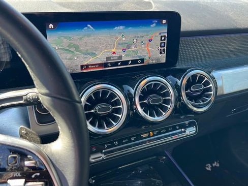 Used 2022 Mercedes-Benz EQB 300 4MATIC image 17