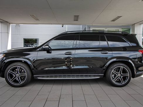 Used 2023 Mercedes-Benz GLS 580 4MATIC image 11
