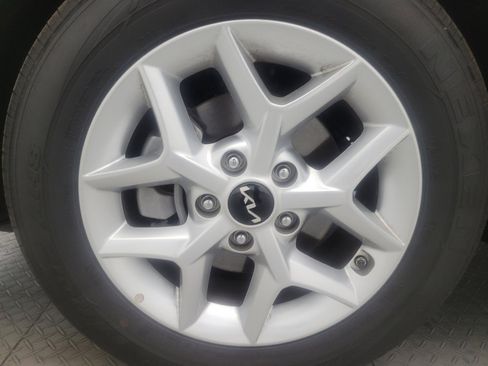 Used 2025 Kia Soul LX FWD image 31