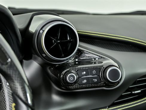 Used 2021 Ferrari F8 Tributo RWD image 32