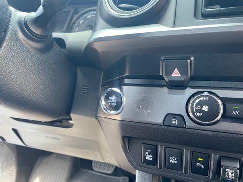 Used 2019 Toyota Tacoma TRD Sport w/ Technology Package RWD image 30