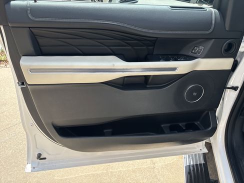 Used 2018 Ford Expedition Max Platinum AWD/4WD image 14