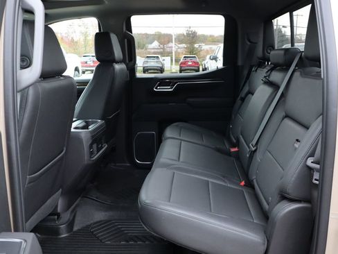 Used 2022 Chevrolet Silverado 1500 LT Trail Boss w/ LT Trail Boss Premium Package image 47