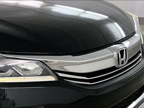 Used 2016 Honda Accord Sport image 32