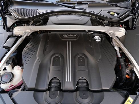 Used 2024 Bentley Flying Spur Azure image 27