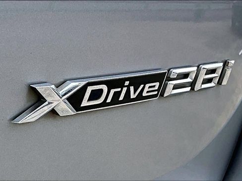 Used 2023 BMW X1 xDrive28i AWD/4WD image 9