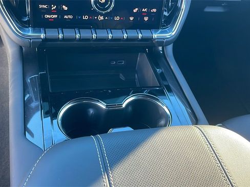 New 2026 GMC Yukon Elevation image 18