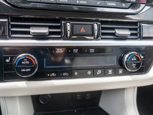 Used 2022 Nissan Pathfinder SV AWD/4WD image 33