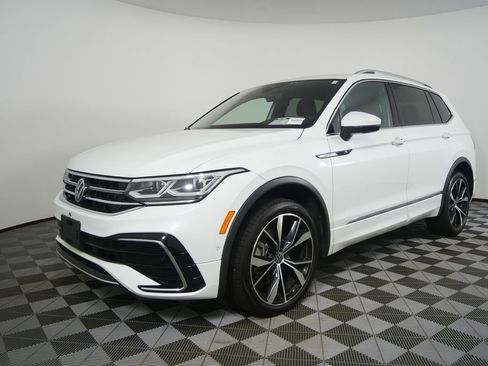Used 2024 Volkswagen Tiguan SEL R-Line AWD/4WD image 7