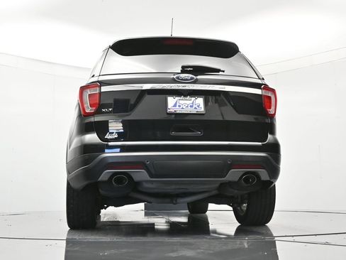 Used 2018 Ford Explorer XLT w/ Equipment Group 202A FWD image 42