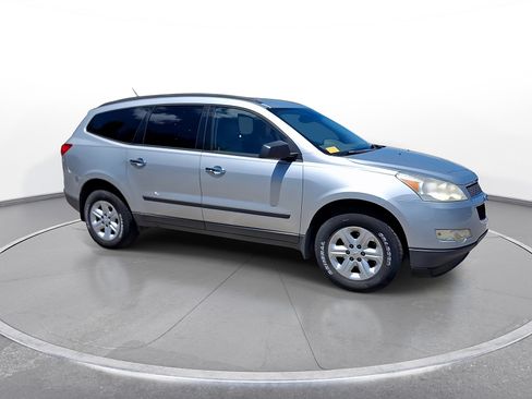 Used 2011 Chevrolet Traverse LS FWD image 9