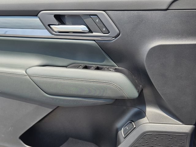 New 2026 GMC Terrain AT4 w/ Technology Package II AWD/4WD image 17