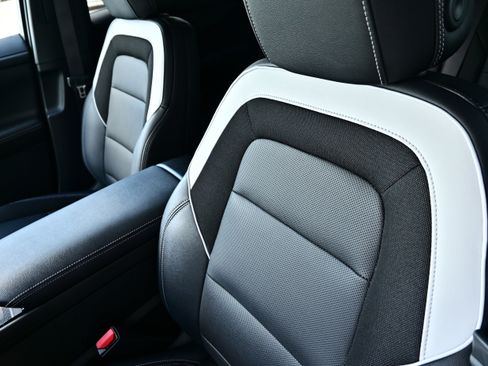 Used 2024 Chevrolet Blazer EV LT image 18