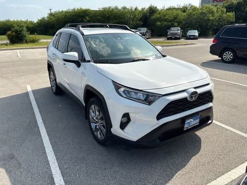 Used 2019 Toyota RAV4 XLE Premium FWD image 7