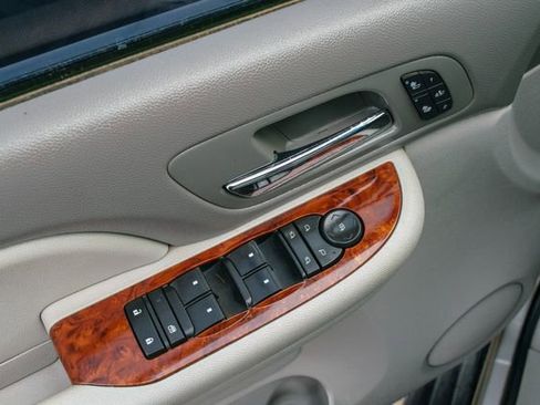 Used 2009 GMC Yukon XL SLT image 18