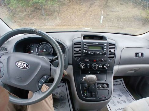Used 2006 Kia Sedona LX image 13