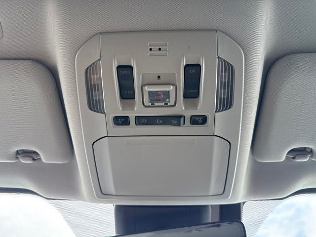 Used 2020 Toyota Highlander XLE AWD/4WD image 31