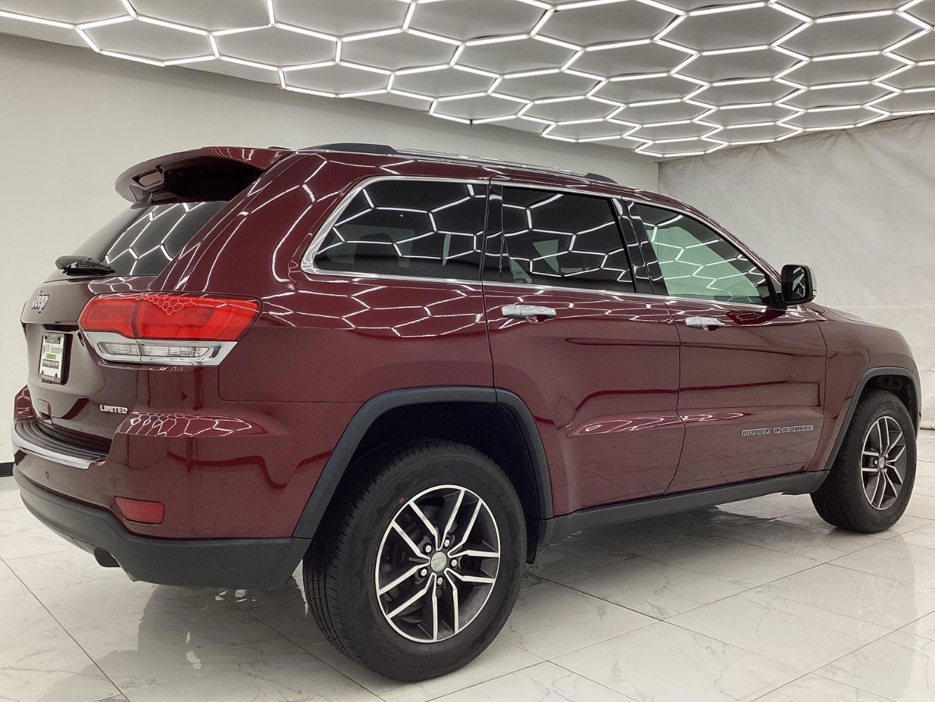 Used 2018 Jeep Grand Cherokee Limited AWD/4WD image 12