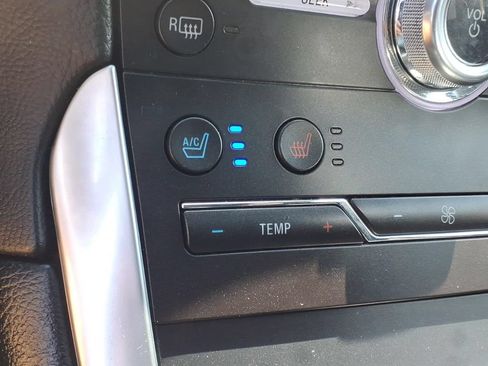 Used 2018 Ford Edge Titanium w/ Equipment Group 301A AWD/4WD image 15