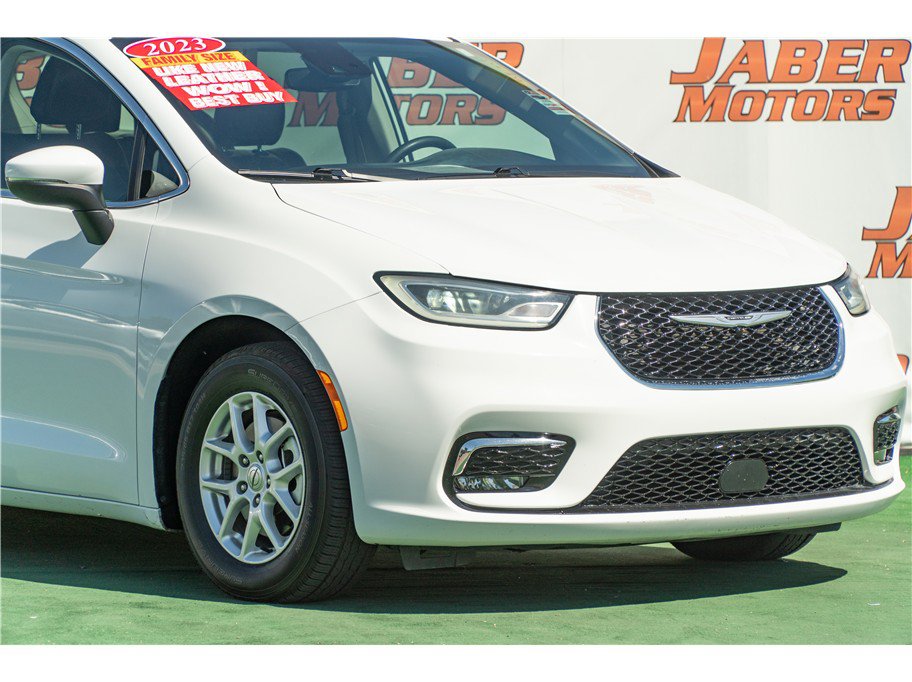 Used 2023 Chrysler Pacifica Touring-L FWD image 40