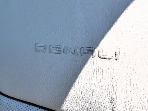 Used 2023 GMC Yukon XL Denali AWD/4WD image 54