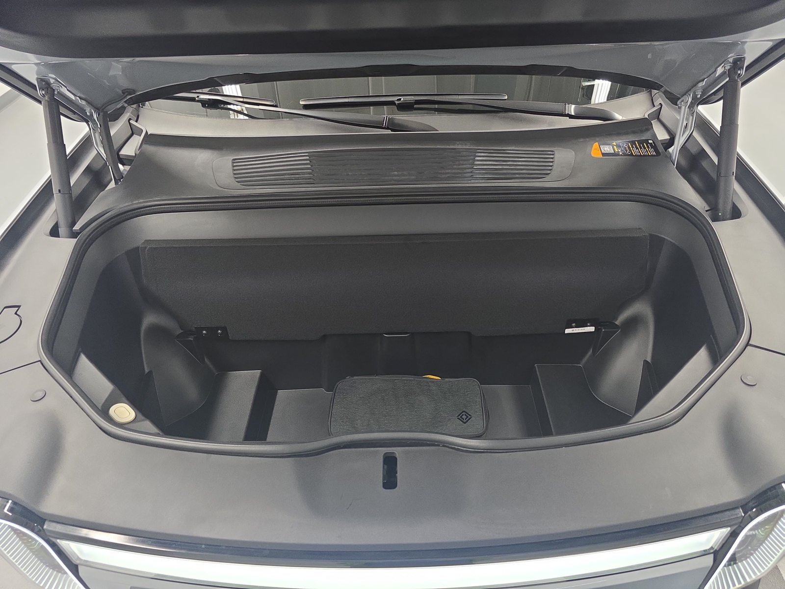 Used 2023 Rivian R1S Adventure Quad AWD/4WD image 14