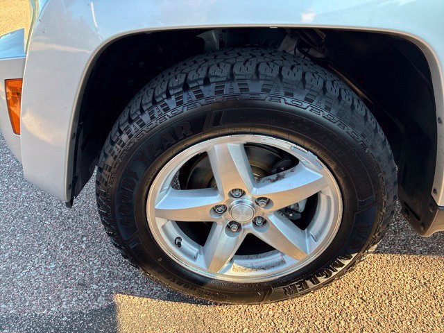Used 2009 Jeep Liberty Limited w/ Premium Group AWD/4WD image 11