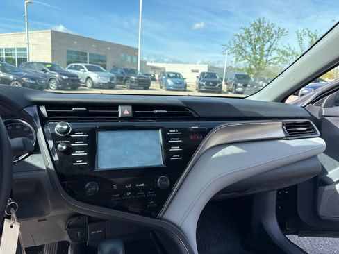 Used 2019 Toyota Camry SE FWD image 22