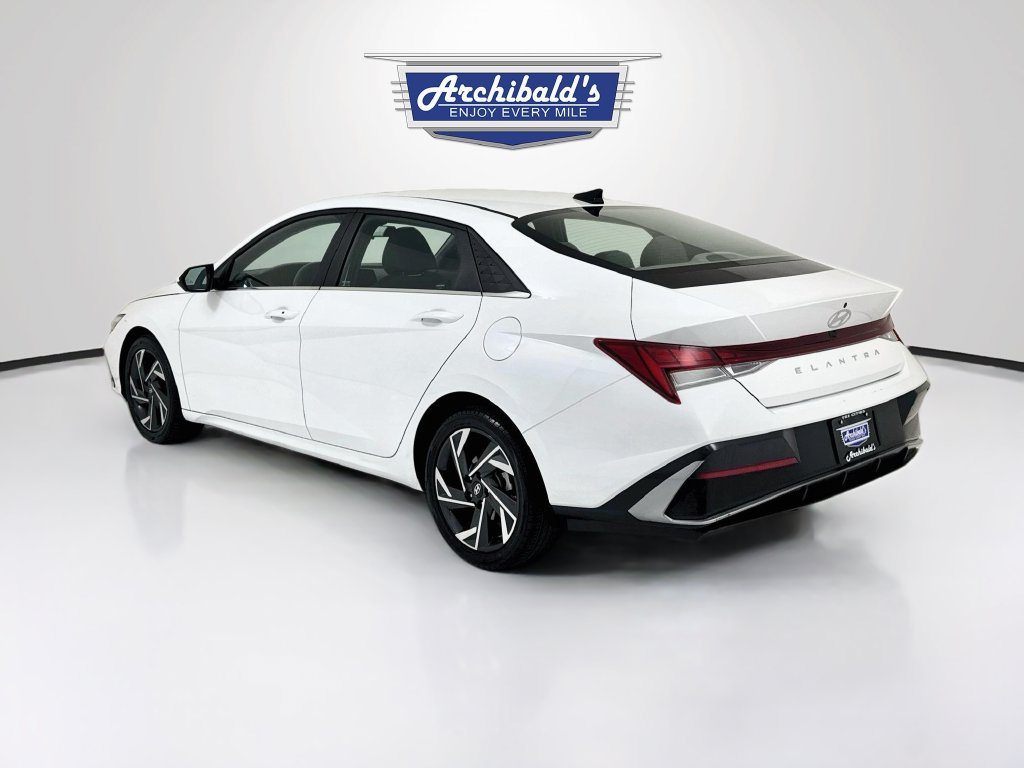 Used 2025 Hyundai Elantra SEL FWD image 5