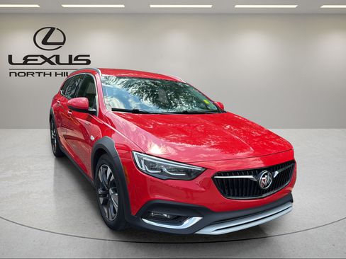 Used 2018 Buick Regal Preferred w/ Sights and Sounds Package AWD/4WD image 4