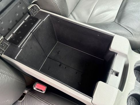 Used 2005 Ford Expedition XLT image 31