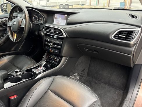 Used 2018 INFINITI QX30 Premium w/ Cargo Package image 24