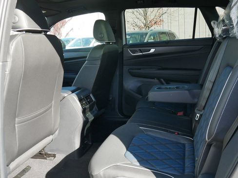 New 2026 Volkswagen Atlas Cross Sport SEL Premium R-Line image 6