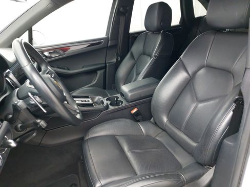 Certified 2023 Porsche Macan AWD/4WD image 17