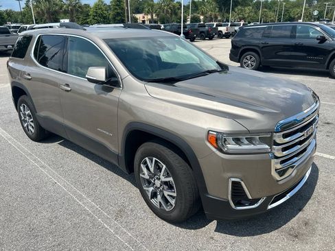 Used 2023 GMC Acadia SLT w/ Technology Package FWD image 3