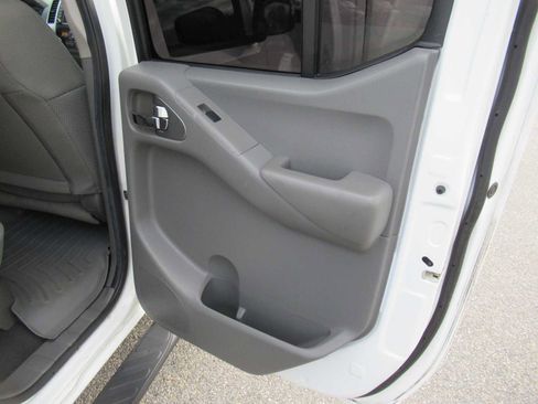 Used 2021 Nissan Frontier SV image 22