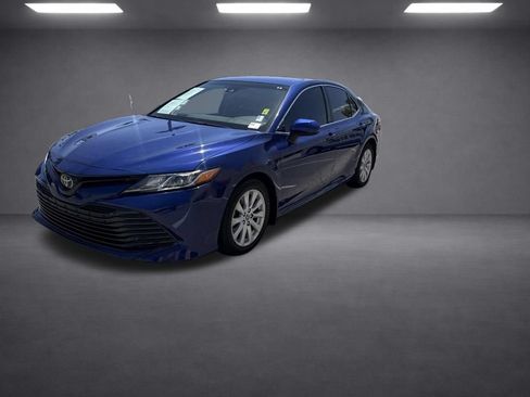 Used 2018 Toyota Camry LE FWD image 3