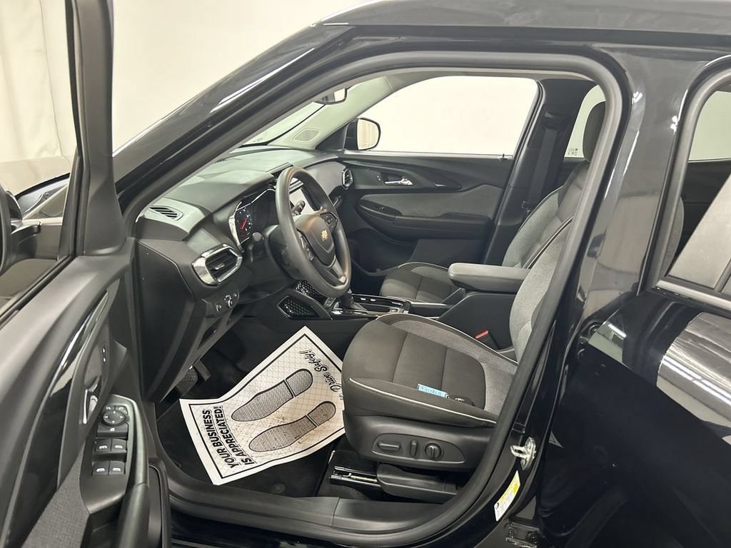 Certified 2023 Chevrolet TrailBlazer LT w/ Convenience Package FWD image 9