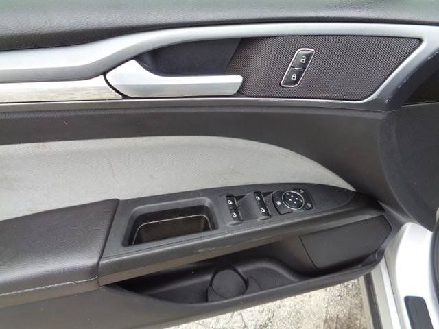 Used 2016 Ford Fusion SE FWD image 28