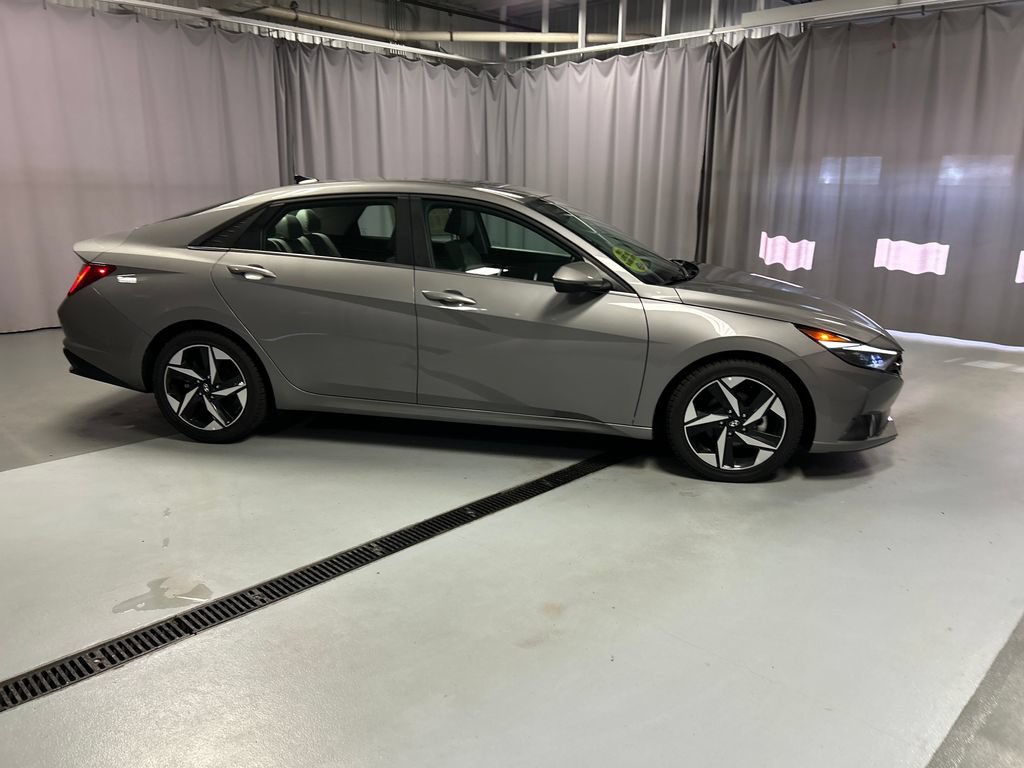 Used 2022 Hyundai Elantra Limited FWD image 8
