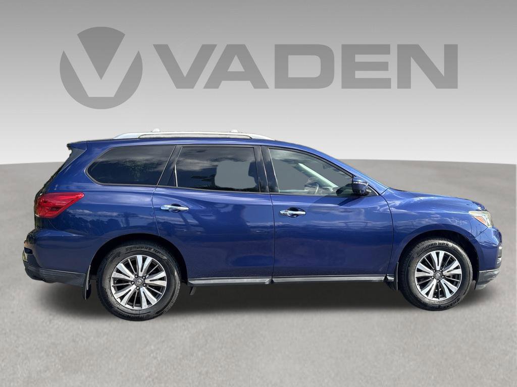 Used 2017 Nissan Pathfinder SL w/ SL Premium Package FWD image 4