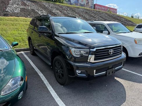 Used 2019 Toyota Sequoia TRD Sport w/ TRD Sport Premium Package AWD/4WD image 9