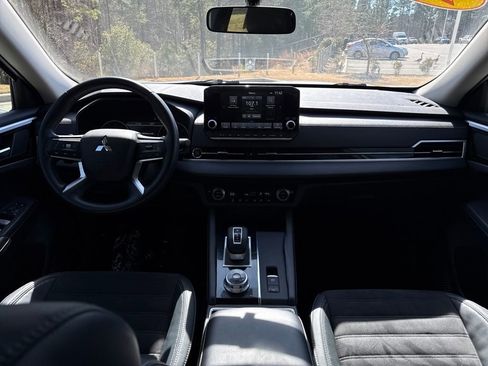 Used 2022 Mitsubishi Outlander SE image 29